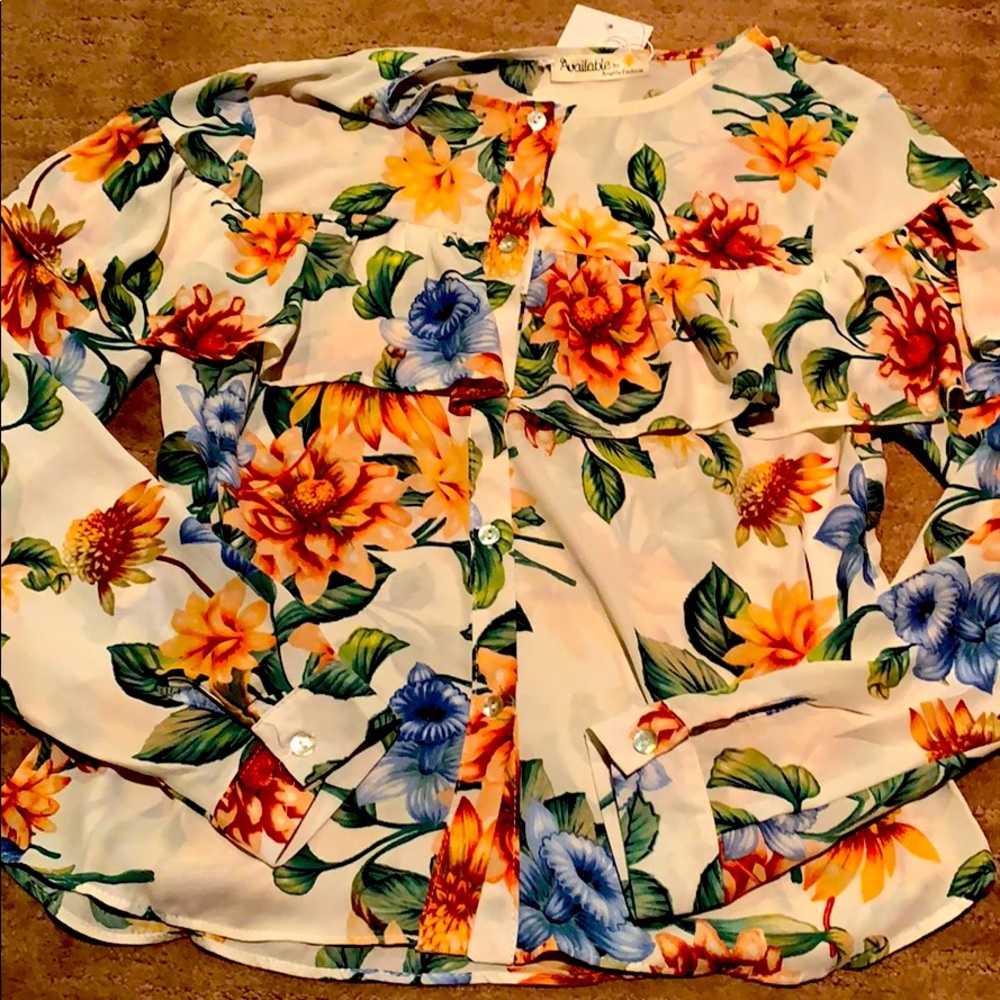 NWT FLORAL RUFFLE BLOUSE